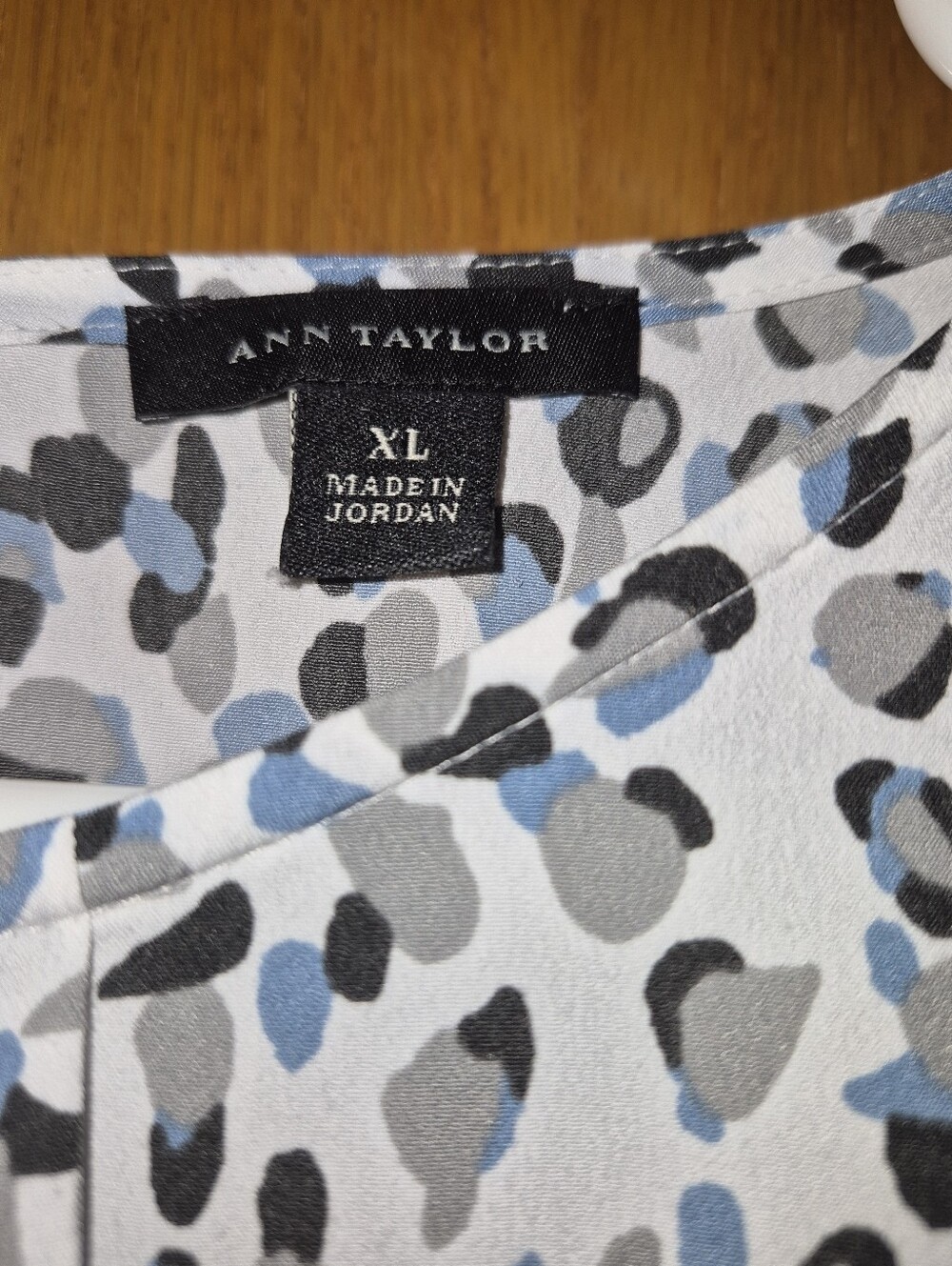 Ann Taylor Blue & Gray Print Cap Sleeve Blouse - Picture 5 of 6